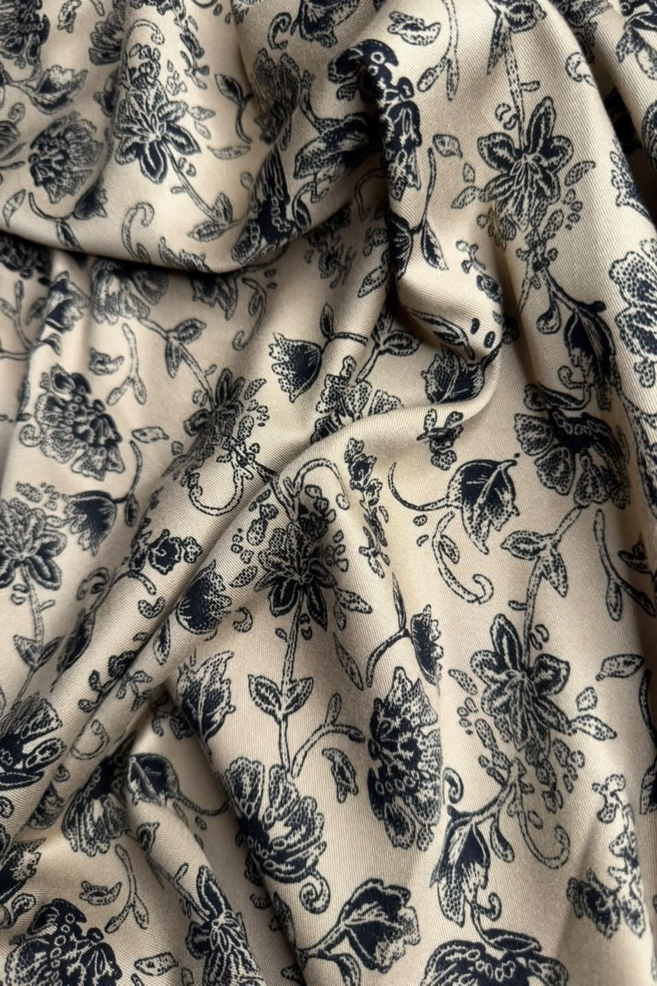 Velora Marina Baroque Garden Printed Suit - Off White & Black