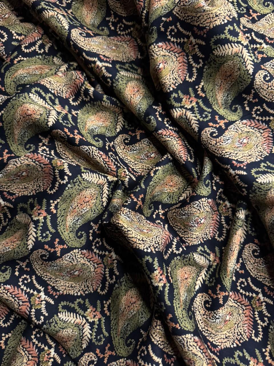 AYSEL LUXE MARINA - Antique Paisley - Midnight Black & Olive