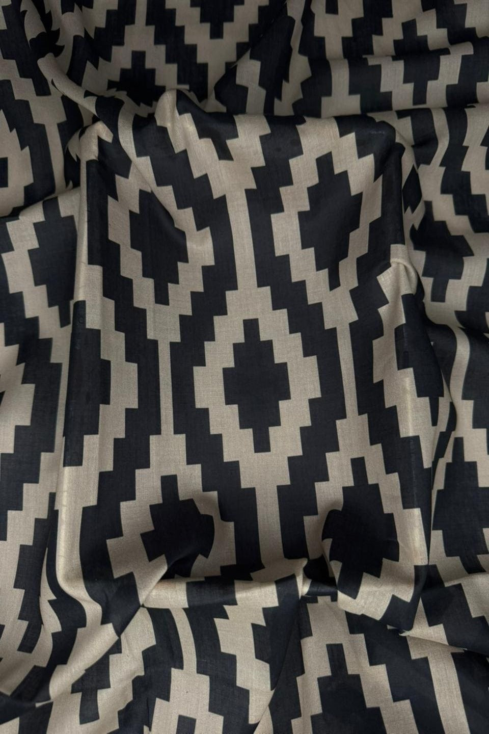 RAKHT Kanibo Premium Printed Lawn 2-Piece Suit  V 11