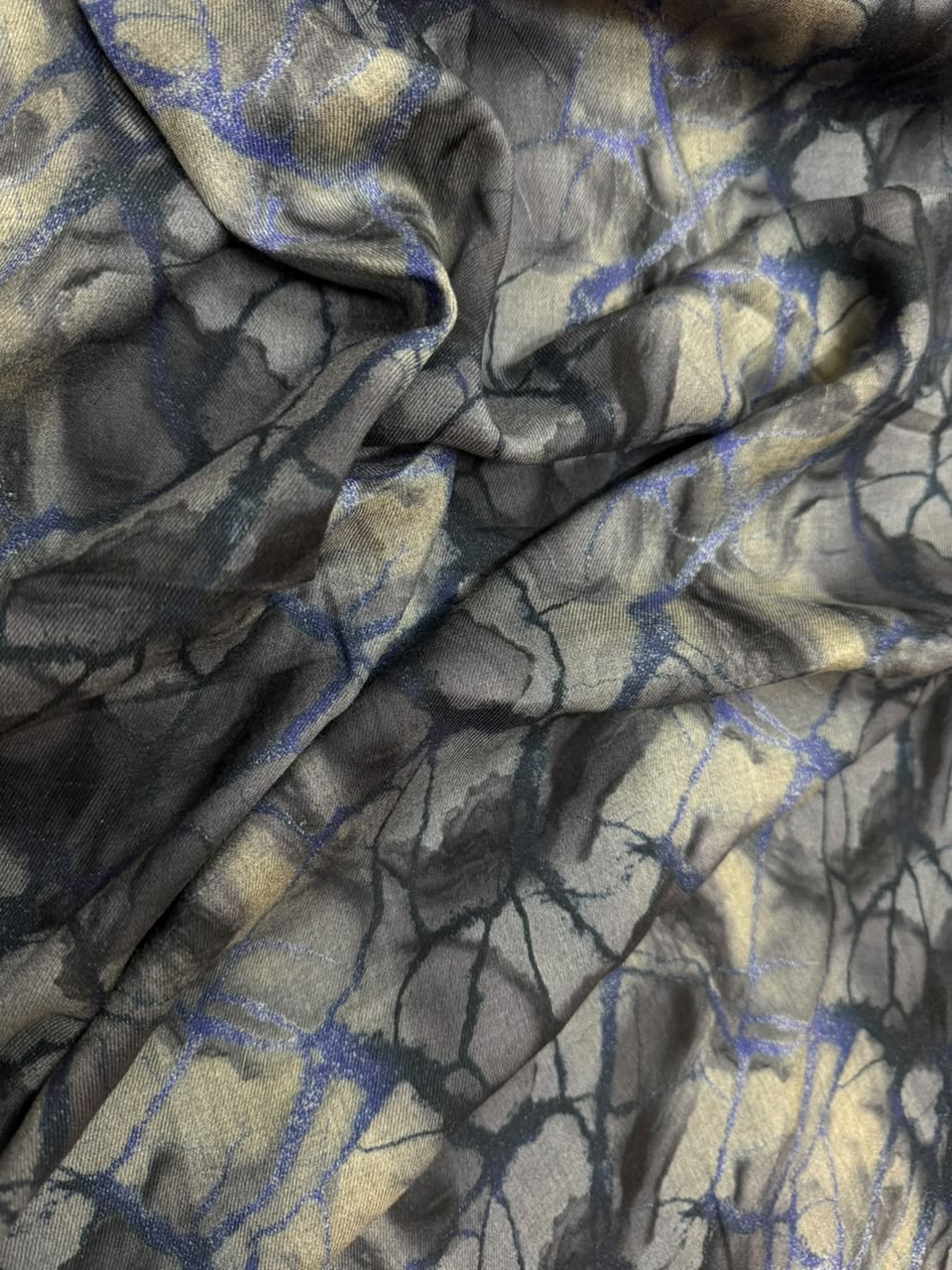 LAVIN Pure Pashmina – Abstract Cracked Floral Charcoal Grey Printed Fabric